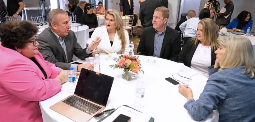 Lucy-Crespo-Manuel-Cidre-y-grupo-de-Rhodium-Scientific-820x394