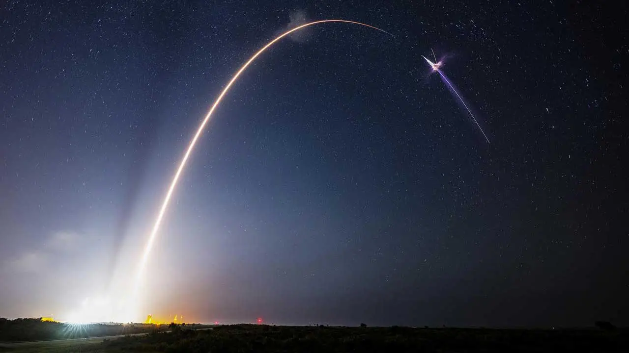 spx32-night-launch-arc