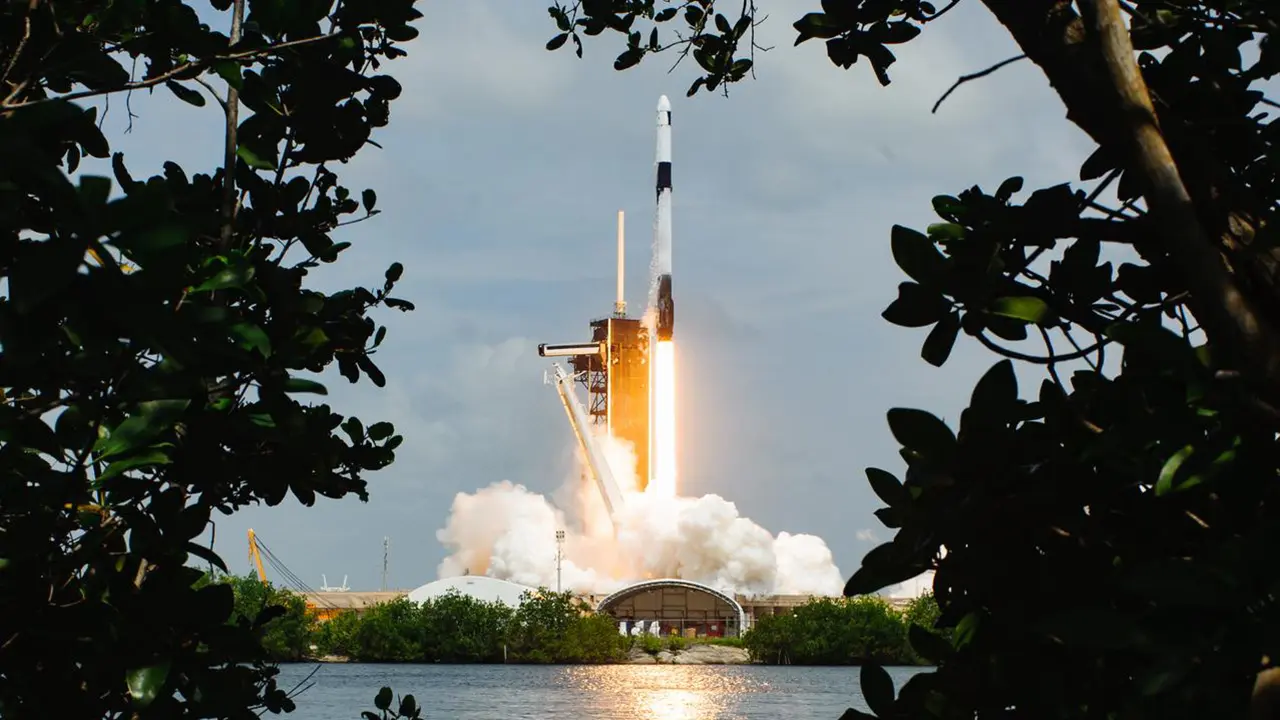 spxcrs28-launch-ksc-trees