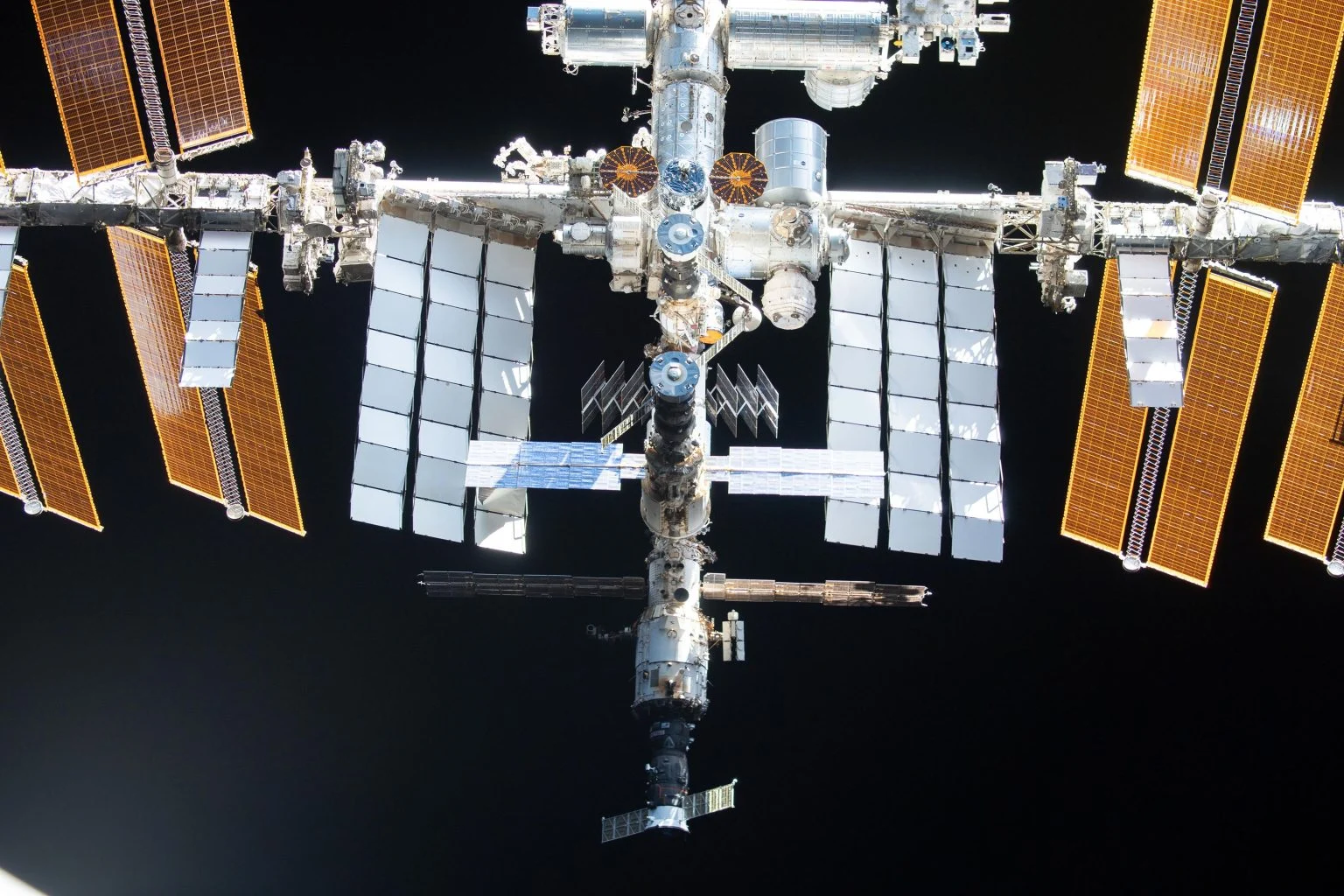 ISS-From-SpaceX-Crew-Dragon-Endeavour-Flyaround-2021-1536x1024