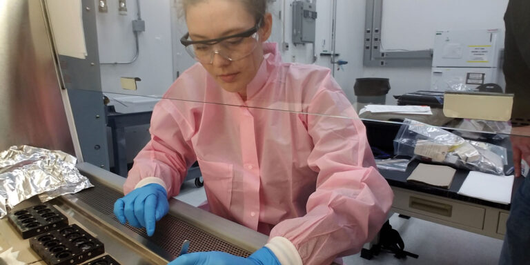 BiotechInSpace_Tympanogen_GelsInMicroplates-scaled