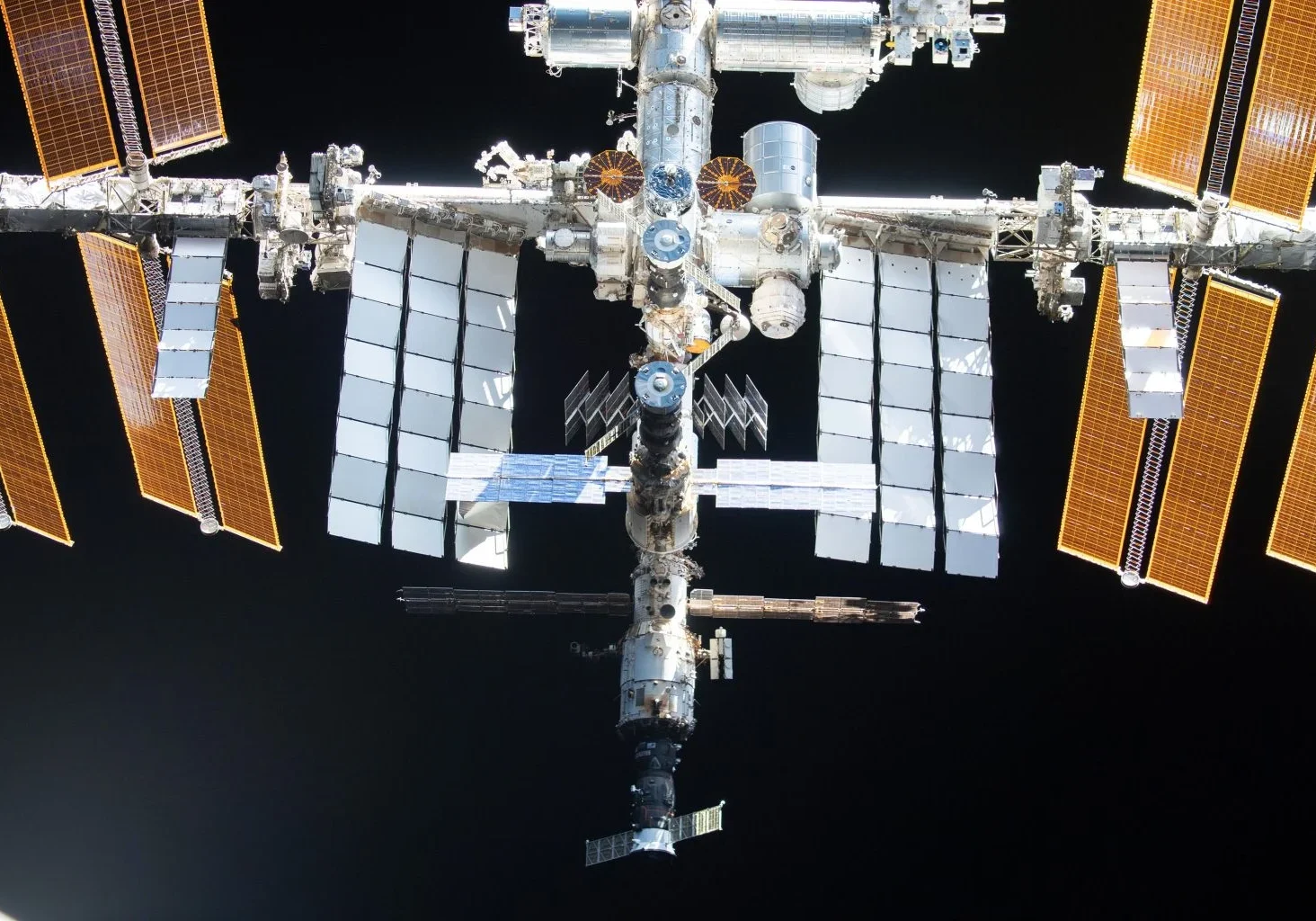 ISS-From-SpaceX-Crew-Dragon-Endeavour-Flyaround-2021-1536x1024